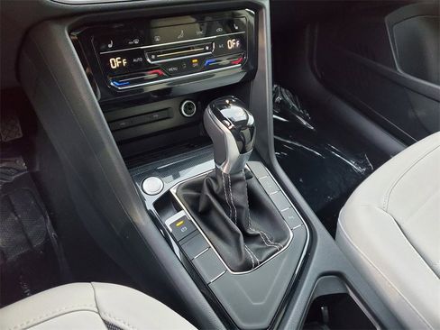 New 2025 Volkswagen Taos SE image 10