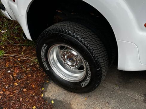 Used 2007 Ford F350 XLT image 5