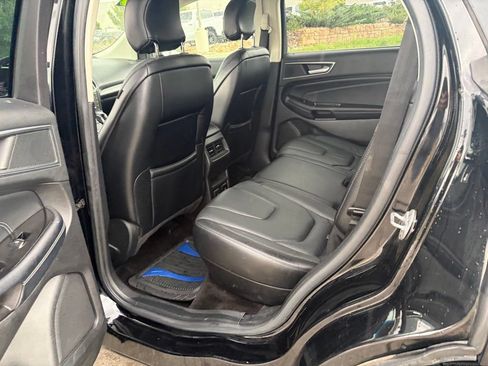 Used 2018 Ford Edge Titanium w/ Technology Package FWD image 13