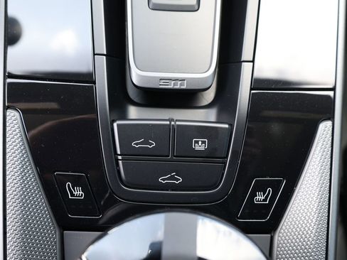 Used 2020 Porsche 911 Carrera w/ Sport Chrono Package RWD image 20