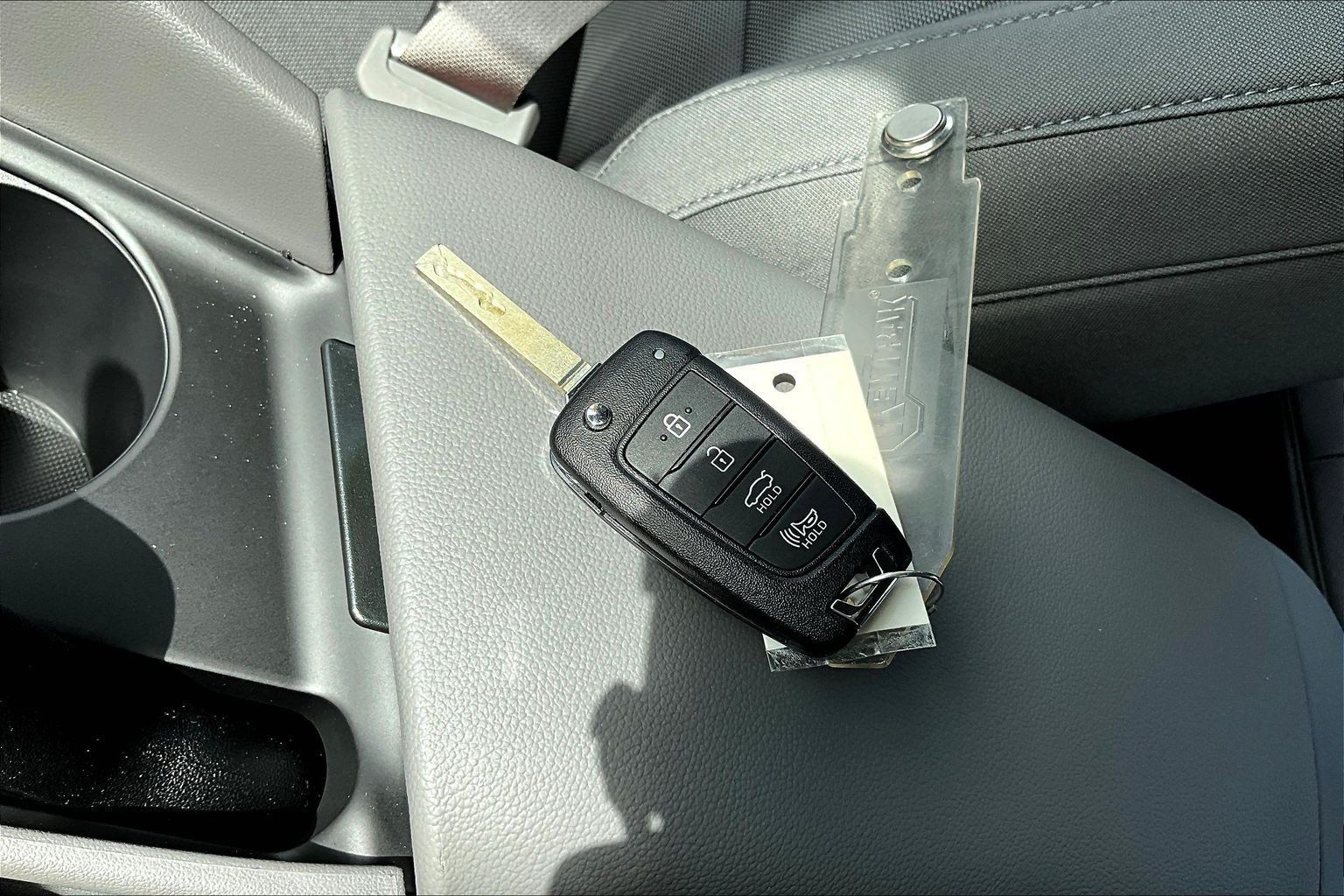 Used 2026 Hyundai Elantra SE FWD image 29