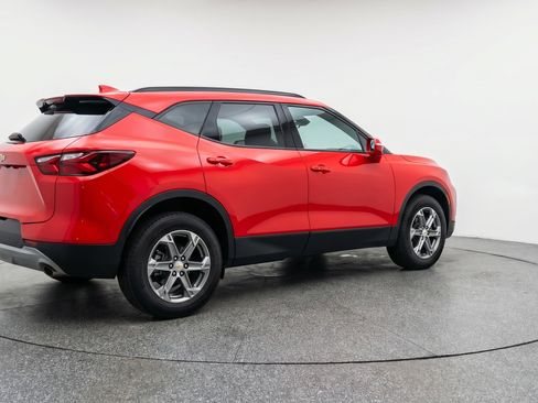 Used 2025 Chevrolet Blazer LT FWD image 9
