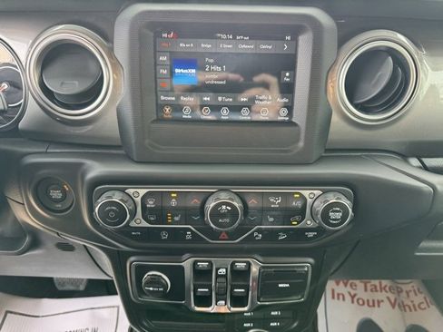 Used 2018 Jeep Wrangler Unlimited Sahara w/ Safety Group image 14