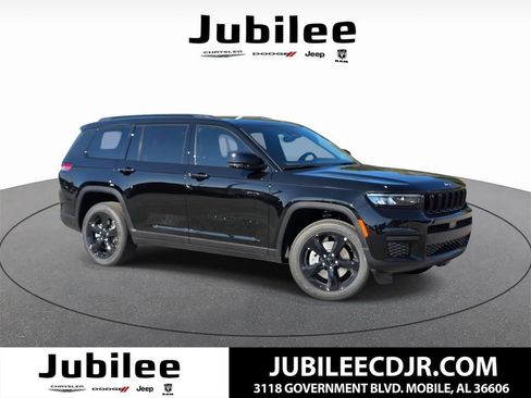New 2025 Jeep Grand Cherokee L Altitude AWD/4WD image 1