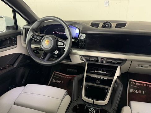 Certified 2025 Porsche Cayenne Coupe image 21