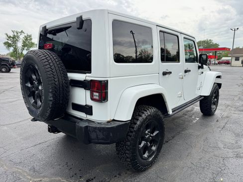 Used 2015 Jeep Wrangler Unlimited Sahara w/ Dual Top Group AWD/4WD image 7