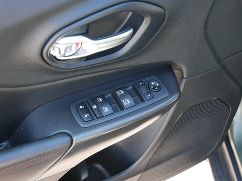 Used 2020 Jeep Cherokee Trailhawk w/ Cold Weather Group AWD/4WD image 19