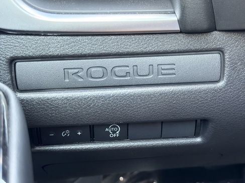 Used 2026 Nissan Rogue S FWD image 10