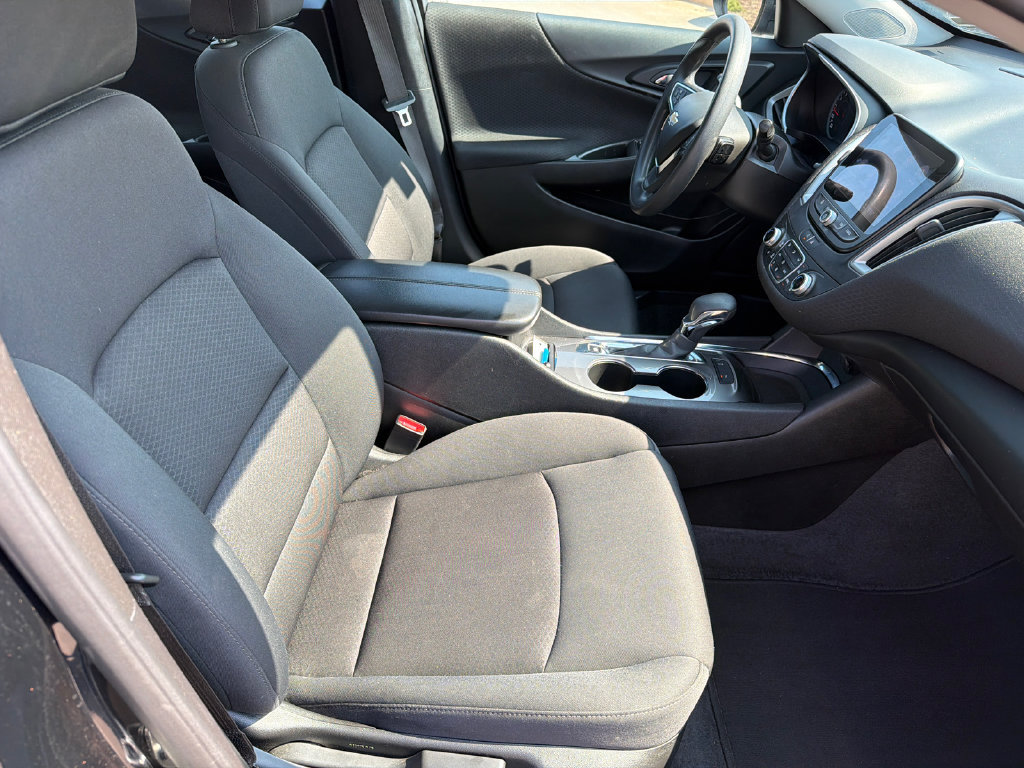 Used 2025 Chevrolet Malibu LT FWD image 13