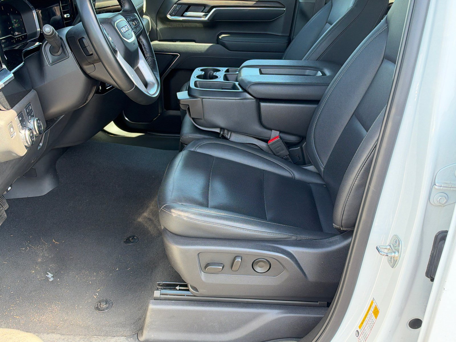 Used 2025 GMC Sierra 1500 SLT AWD/4WD image 9