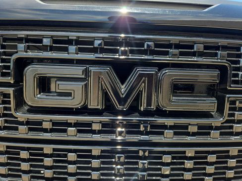 Used 2017 GMC Sierra 1500 Denali w/ Denali Ultimate Package AWD/4WD image 11