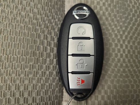 Used 2018 Nissan Rogue Sport SV w/ SV Technology Package image 32