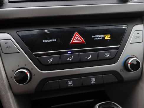 Used 2018 Hyundai Elantra SE FWD image 42