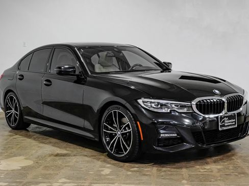 Used 2019 BMW 330i Sedan w/ M Sport Package RWD image 9