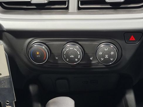 Used 2024 Chevrolet Trax LS w/ LS Convenience Package FWD image 20