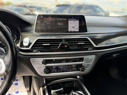 Used 2018 BMW 750i RWD image 17