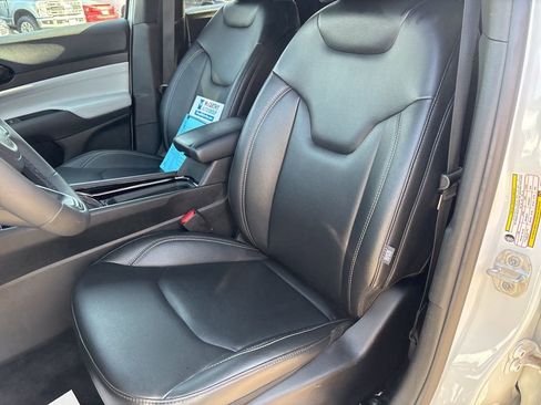 Used 2025 Jeep Compass Limited image 56