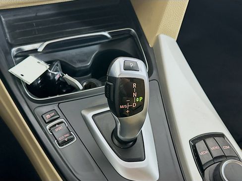 Used 2018 BMW 320i Sedan image 23