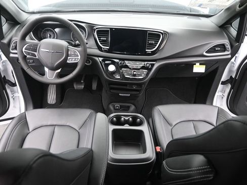 New 2026 Chrysler Voyager LX image 23