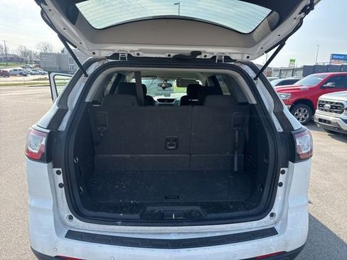Used 2017 Chevrolet Traverse LT w/ Style and Technology Package image 27