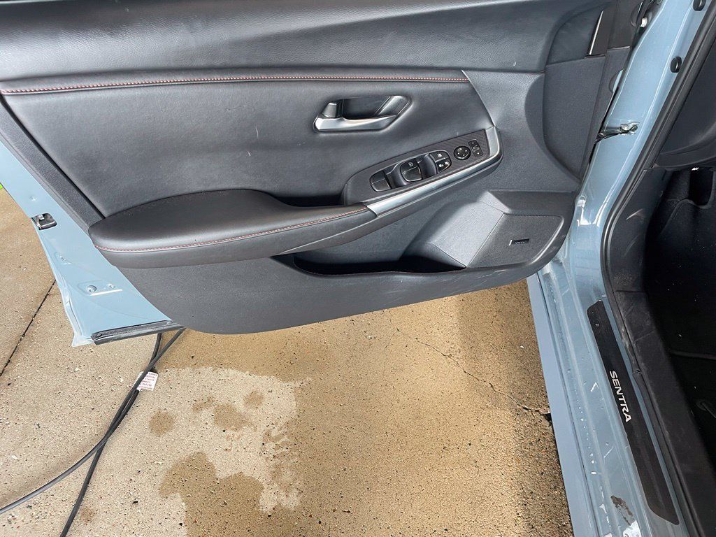 Certified 2024 Nissan Sentra SR w/ SR Premium Package FWD image 9