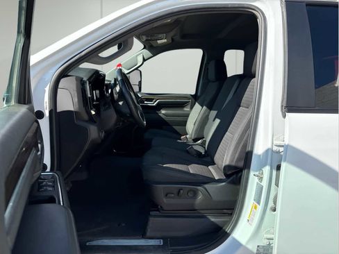 Used 2024 Chevrolet Silverado 2500 LT AWD/4WD image 11