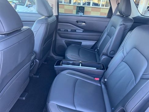Certified 2025 Nissan Pathfinder SL w/ SL Premium Package image 10