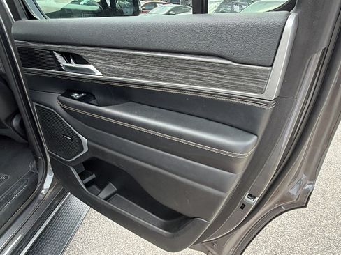 Used 2024 Jeep Wagoneer Series II w/ Flexible Seating Group RWD image 20