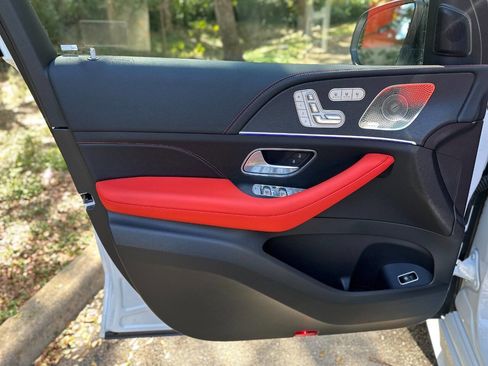 Used 2025 Mercedes-Benz GLE 53 AMG 4MATIC image 9