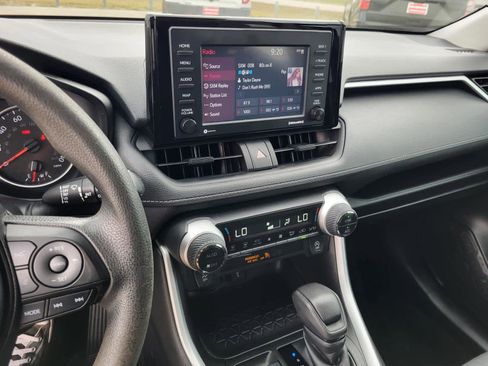 Used 2022 Toyota RAV4 XLE FWD image 20