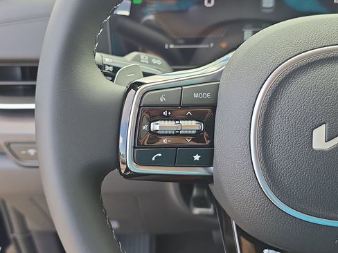 New 2026 Kia Carnival EX FWD image 32