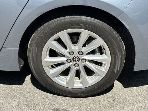 Used 2023 Toyota Corolla LE w/ LE Premium Package FWD image 5