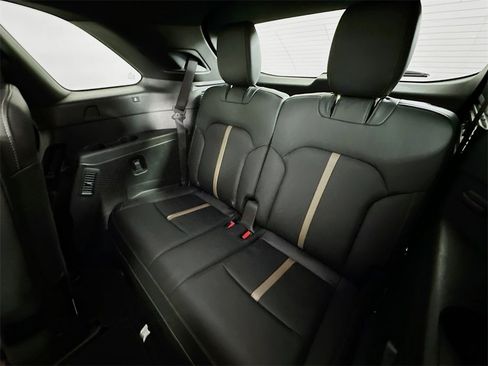 Used 2024 MAZDA CX-90 3.3 Turbo S w/ Premium Package image 4