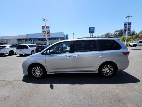 Used 2019 Toyota Sienna XLE FWD image 5