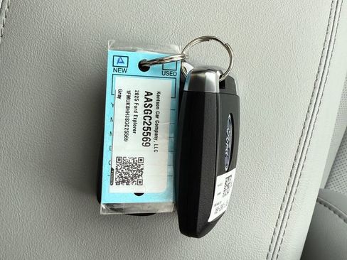 Used 2025 Ford Explorer Platinum w/ LUX Leather Package image 41