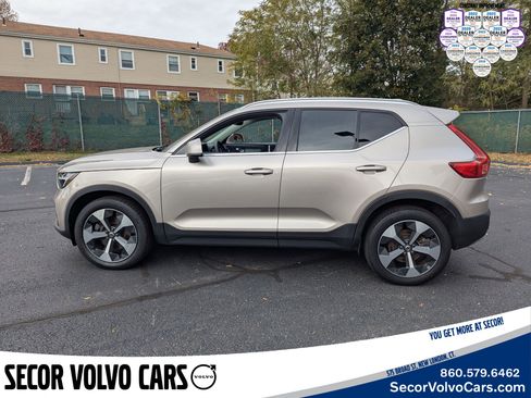 Certified 2023 Volvo XC40 B5 Plus image 6