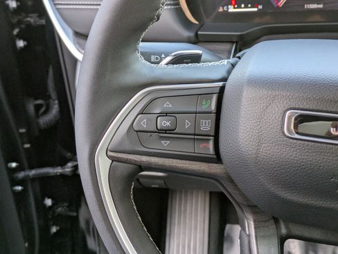 Used 2024 Jeep Grand Cherokee Limited w/ Black Appearance Package image 17