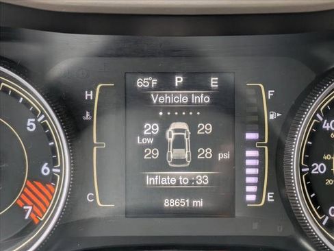 Used 2015 Jeep Cherokee Latitude w/ Comfort/Convenience Group image 11