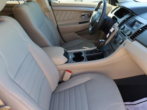 Used 2019 Ford Taurus SE image 9