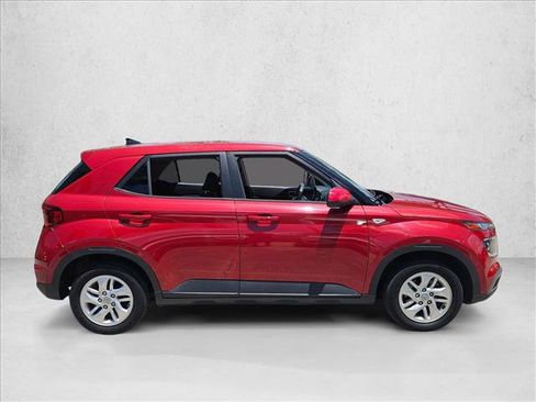 Used 2021 Hyundai Venue SE FWD image 2
