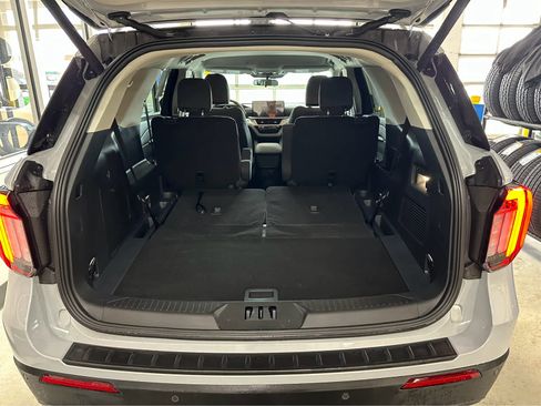 New 2026 Ford Explorer Active AWD/4WD image 8