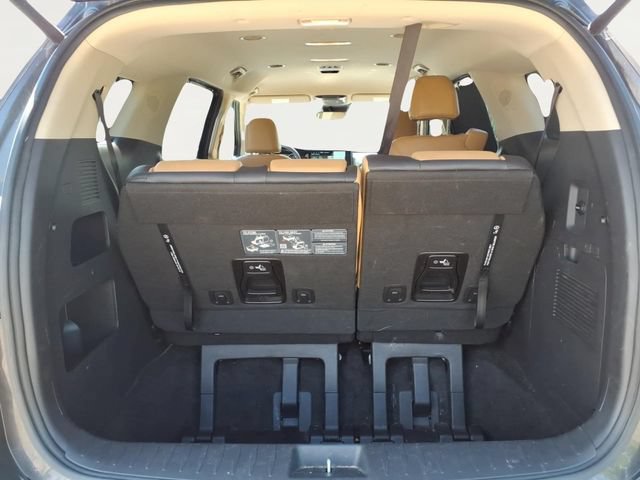 Used 2024 Kia Carnival EX FWD image 23