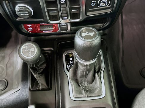 Used 2024 Jeep Wrangler Willys image 24