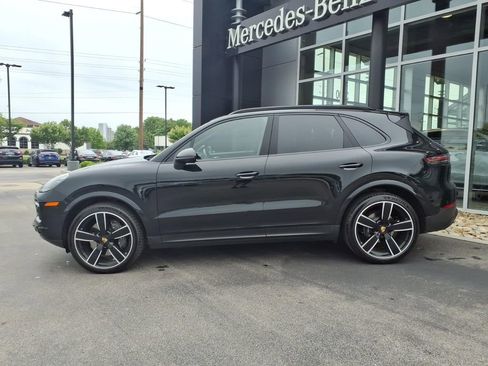 Used 2023 Porsche Cayenne AWD/4WD image 3