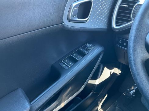 Used 2025 Kia Soul LX w/ LX Technology Package image 20
