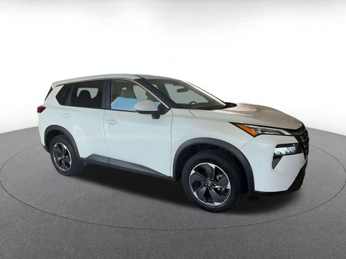 Used 2025 Nissan Rogue SV AWD/4WD image 2