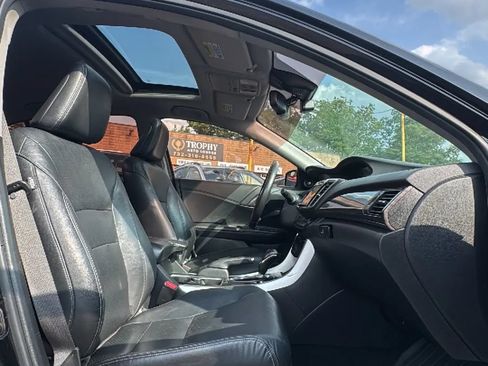 Used 2016 Honda Accord Touring image 25