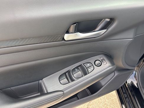 Used 2025 Nissan Altima 2.5 SV FWD image 23