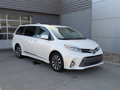 Used 2020 Toyota Sienna Limited Premium image 2
