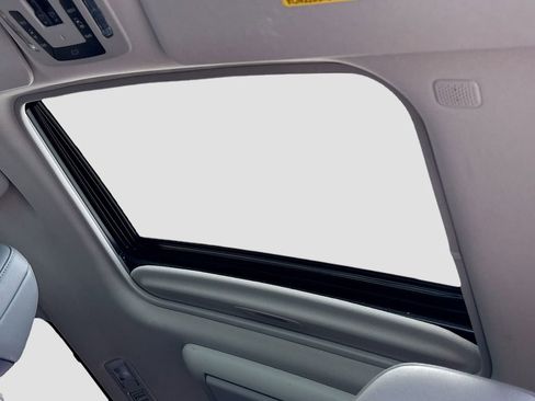 Certified 2024 Toyota Sienna Limited AWD/4WD image 18